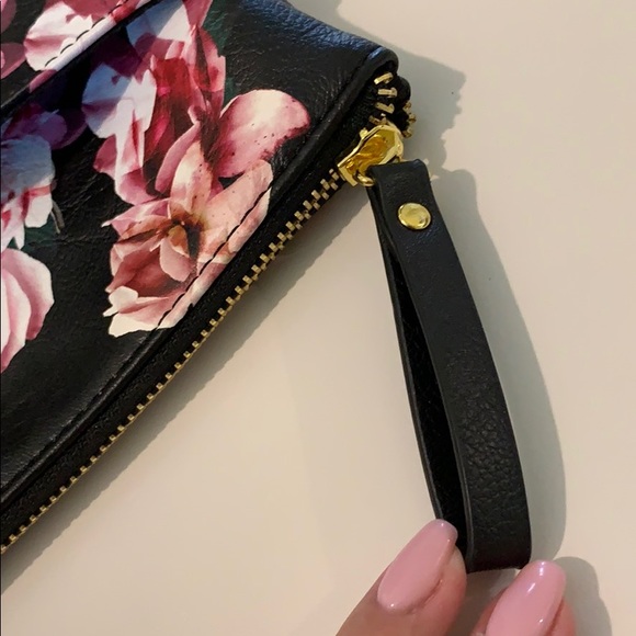 Black floral wristlet - Picture 7 of 7